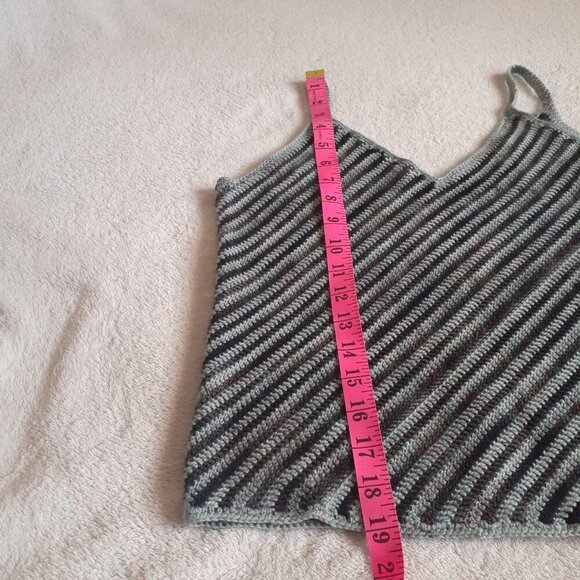 Handmade Women's Size Small/Medium Blue Gray Stripe Knit V Neck Cropped Tank Top - Picture 8 of 8